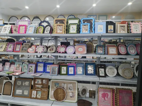 Customized Wooden Craft Photo Frame Freestanding Home Decoration Picture Frame Squiggle Wood Photo Frame 